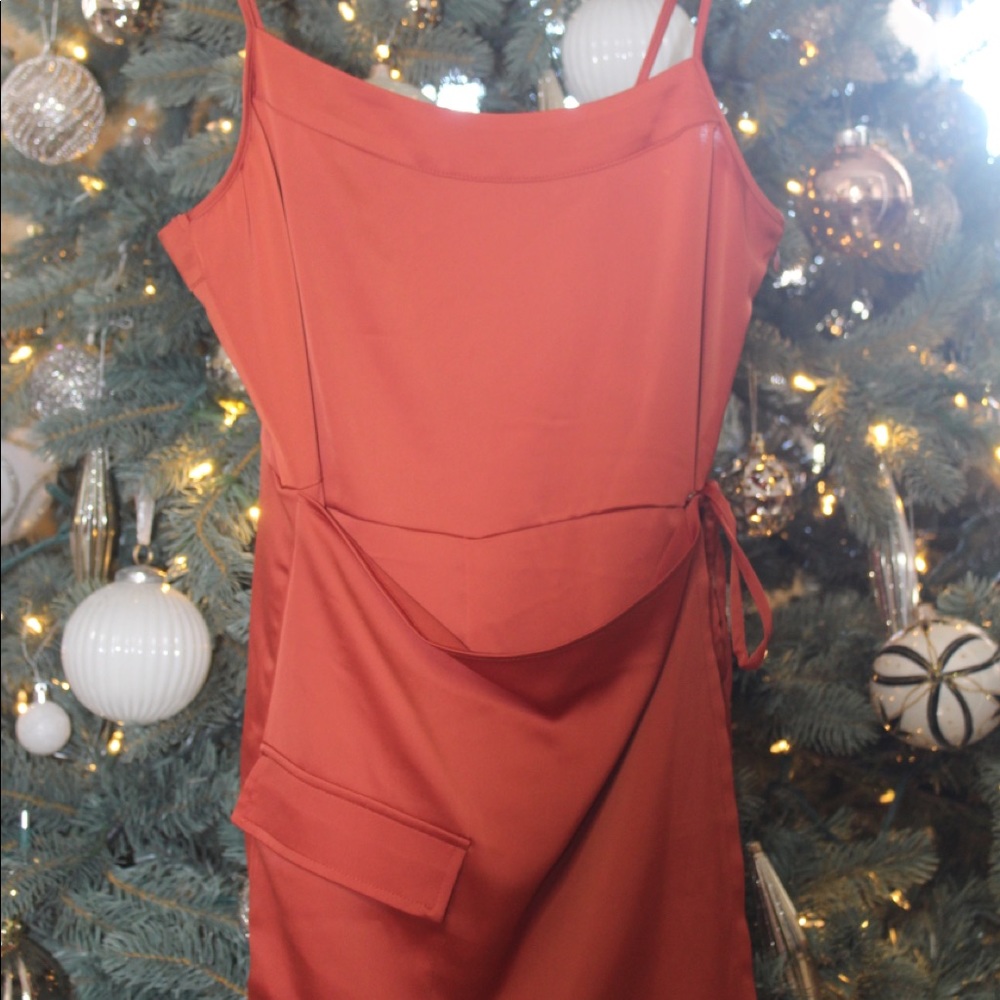 BURNT ORANGE SPAGHETTI STRAP ROMPER